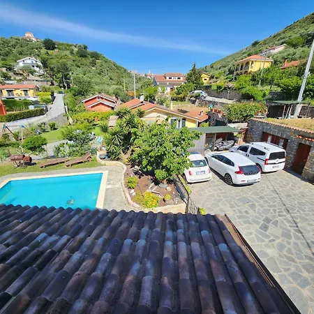 In Cristina Con Piscina, * Costa d'Oneglia