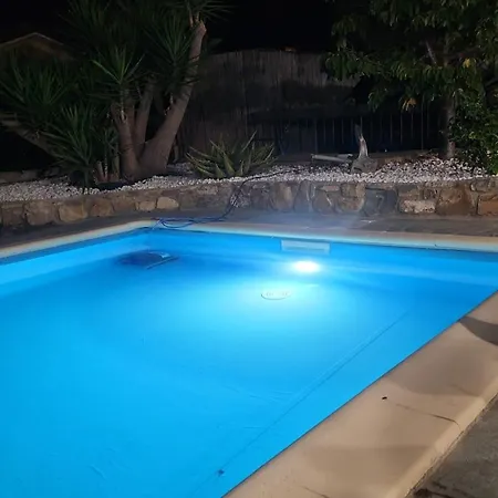 In Cristina Con Piscina, アパート *
