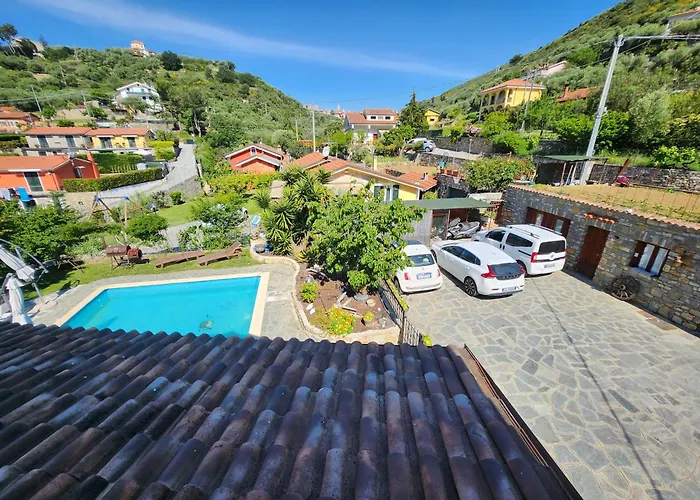 In Cristina Con Piscina, * Costa d'Oneglia